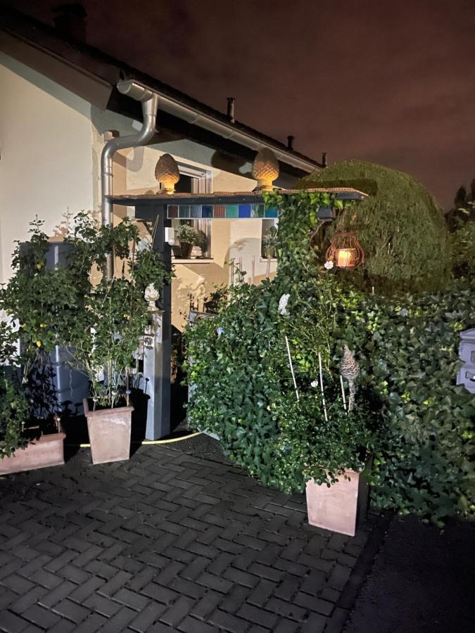 Appartement Region Esslingen - Naehe Messe - Flughafen - Stuttgart - Wohnen Und Arbeiten Auf Zeit In 120M2 Wohlfuehlatmosphaere - Ab 3 Uebernachtungen - Geeignet Fuer 4 Pers Incl Kinder - Beistellbett Moeglich - Kinder Und Tiere Willkommen - Garage F Altbach Eksteriør bilde